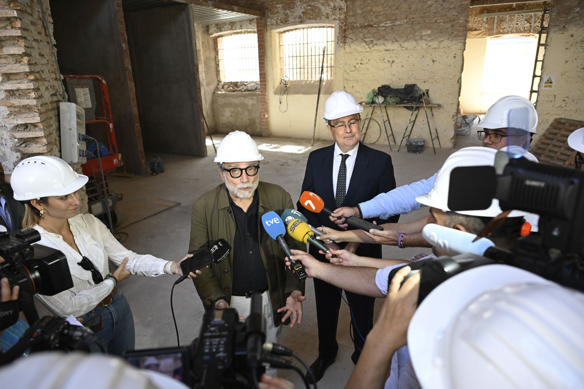 La visita a la Cárcel Vieja de Murcia del artista internacional Jaume Plensa, en imágenes