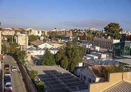 Panorámica del área al sur de la antigua estación, en la que deberá abrirse un vial de acceso y que acogerá varias torres.