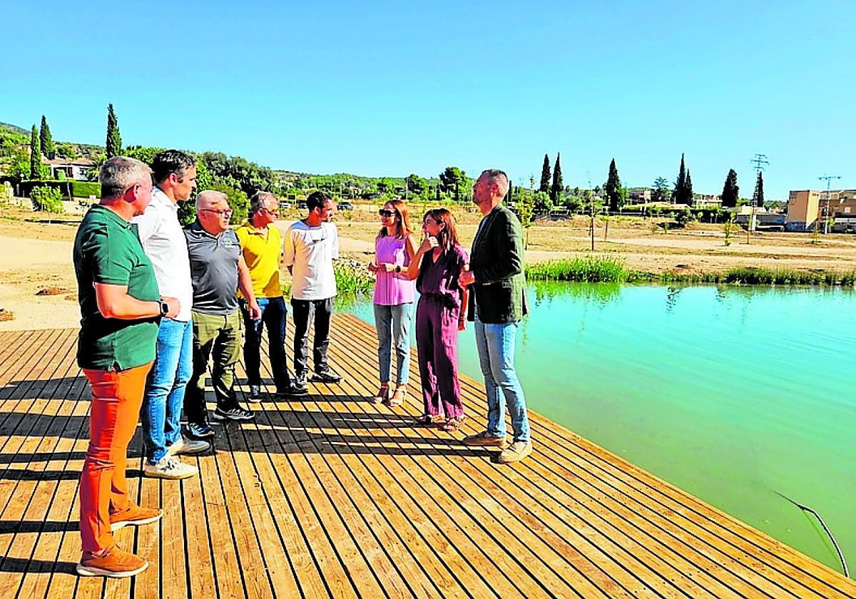 El alcalde de Caravaca, ayer, en la visita al parque Mayrena.