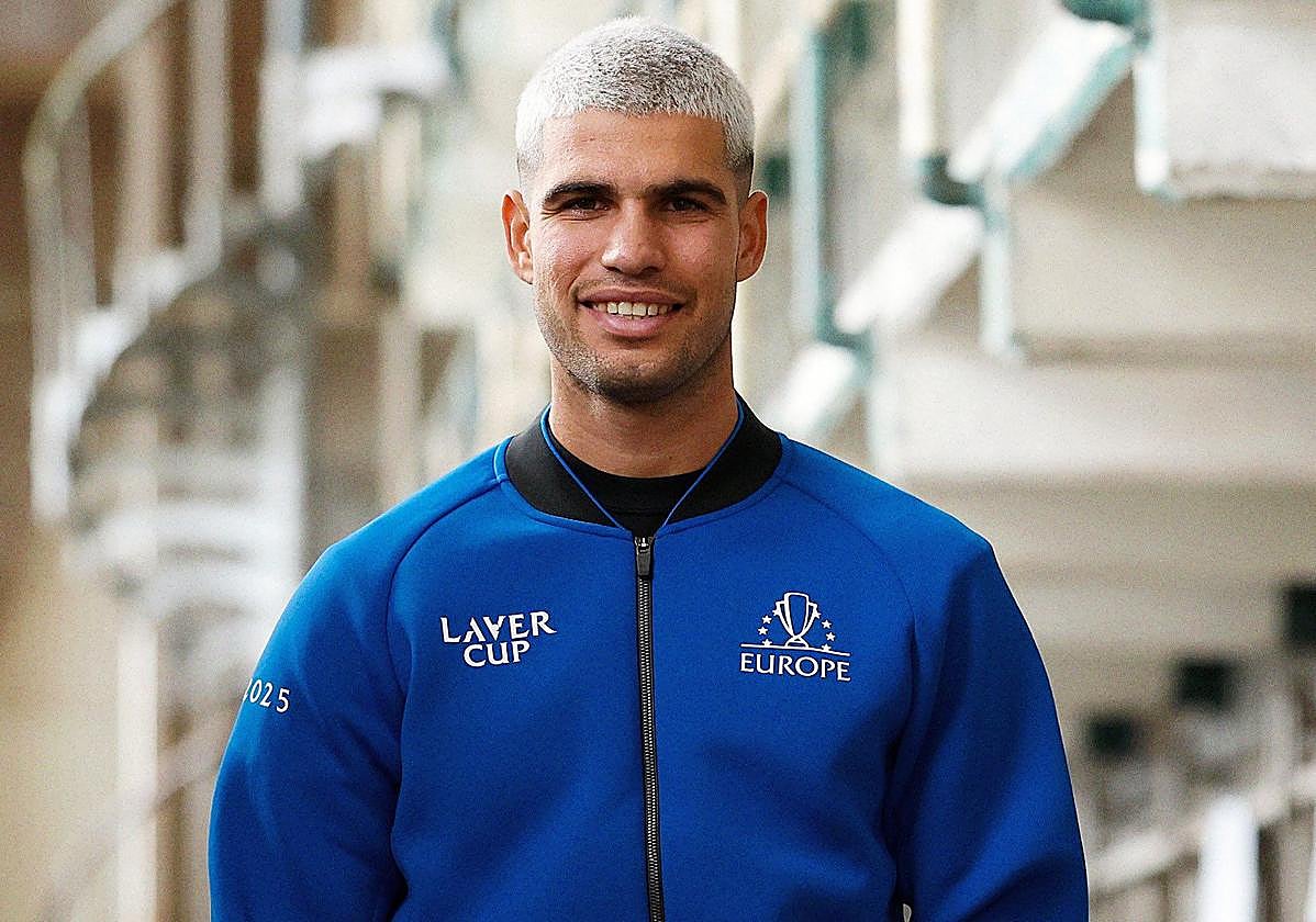 Carlos Alcaraz, con los colores del equipo europeo de la Laver Cup, torneo en el que es la gran figura.