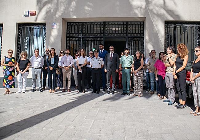 Minuto de silencio frente a la Delegación del Gobierno.