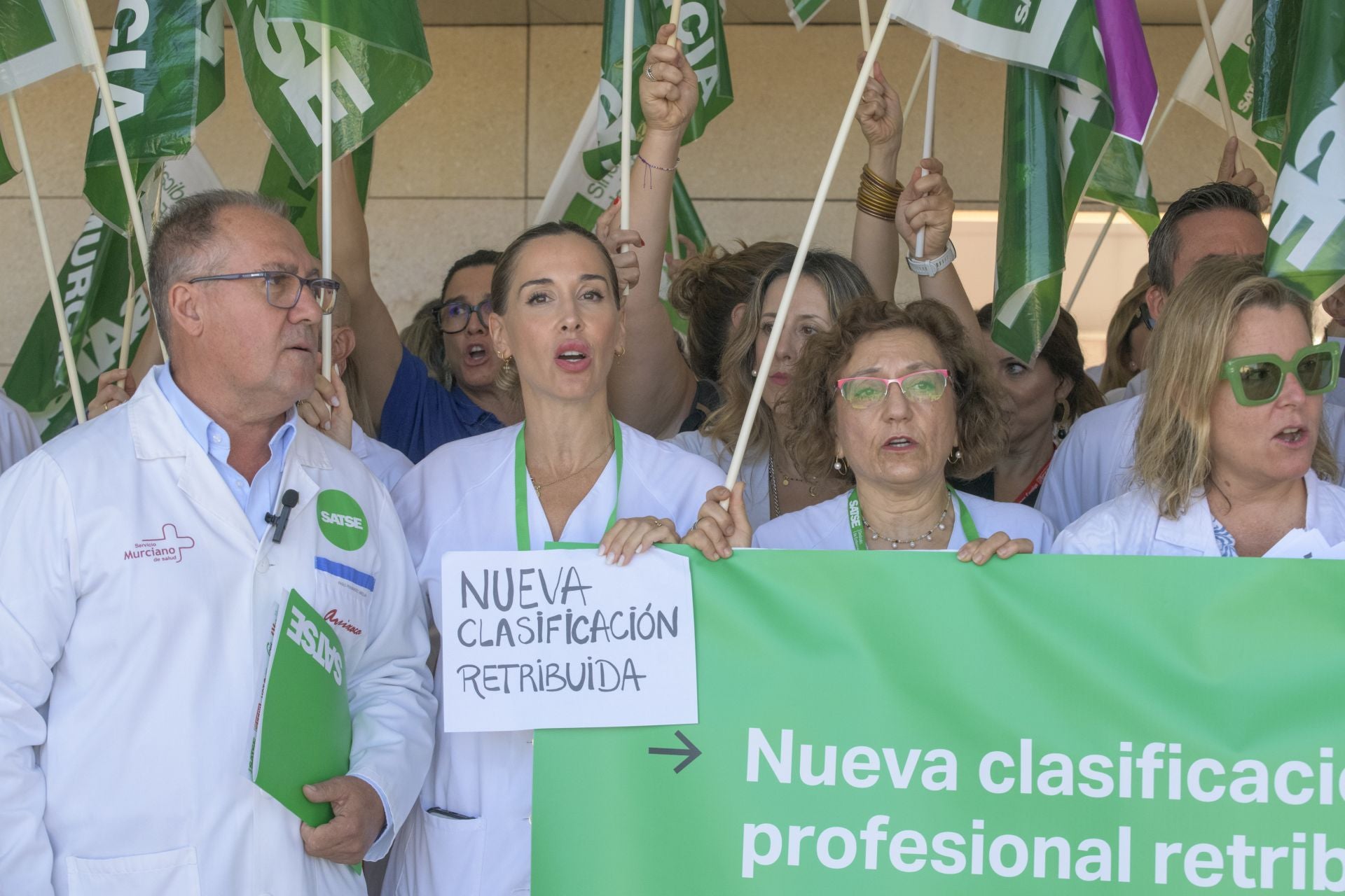 Nueva protesta por el Estatuto sanitario en Murcia, en imágenes