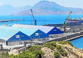 Muelle polivalente en la dársena de Escombreras de Cartagena.