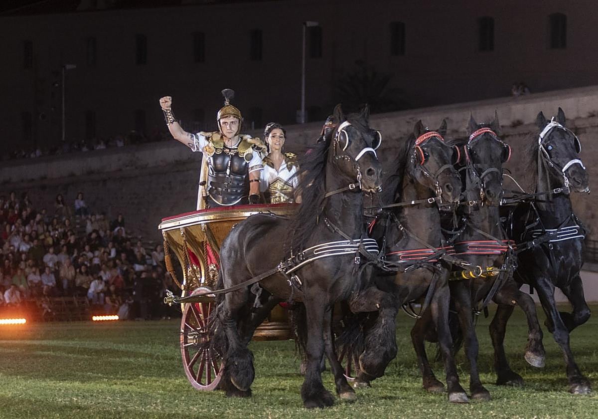 Escipión y Emilia Paula hacen acto de aparición en el Circo.