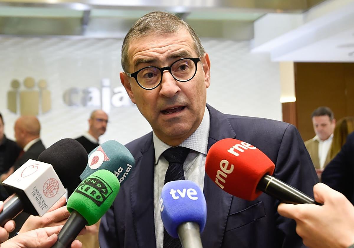 El rector de la UMU, José Luján.