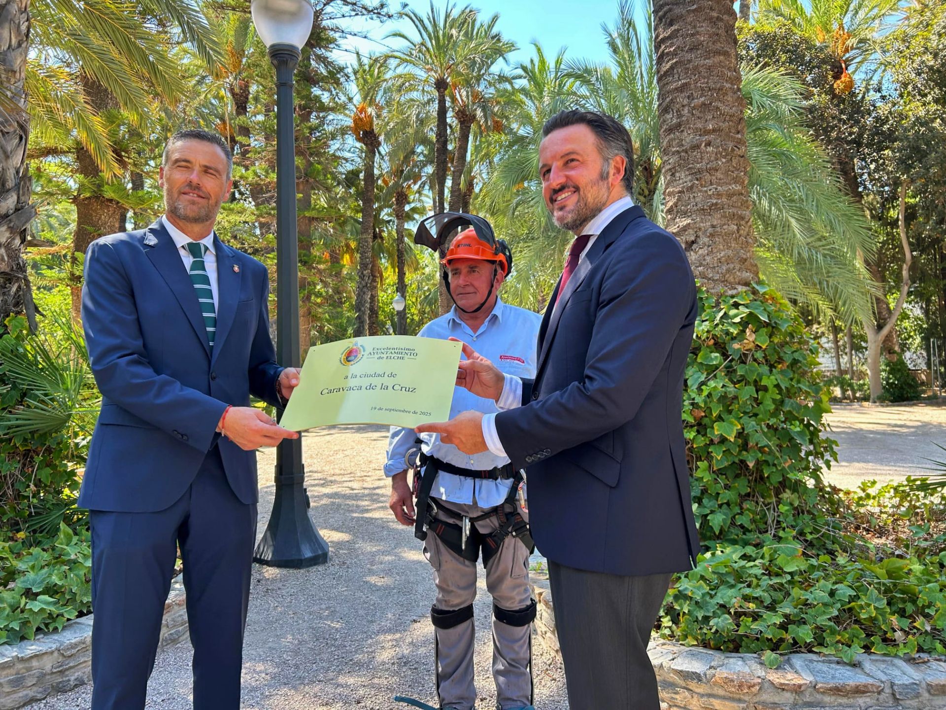 Momento del acto con los alcaldes de ambas ciudades.