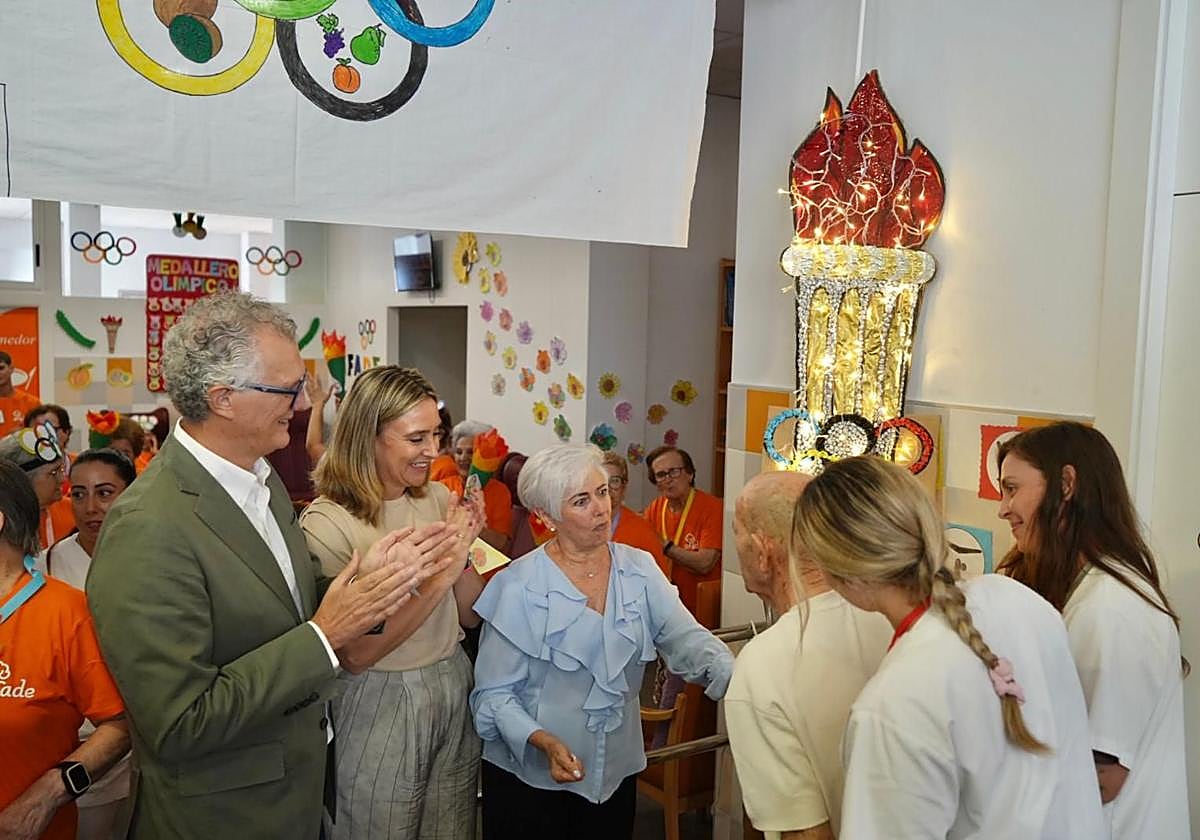 Las consejerías de Salud y de Política Social colaboran con Afade en la atención a personas con alzhéimer y otras demencias y la de sus familias.