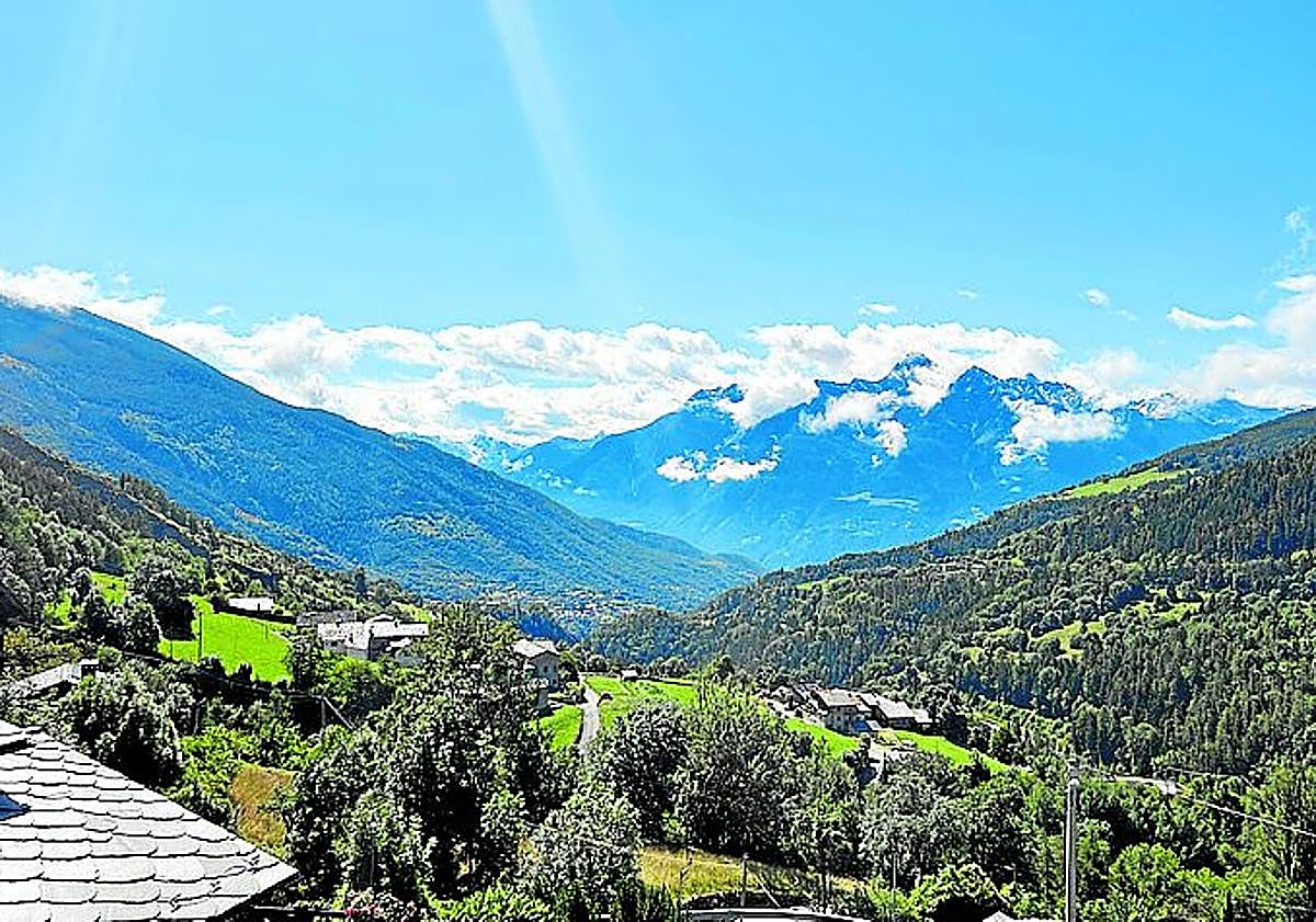 Imagen principal - Descenso de los Alpes por el valle d'Aosta. | Fortaleza de Brad. | Río Magra a su paso por Sarzana.