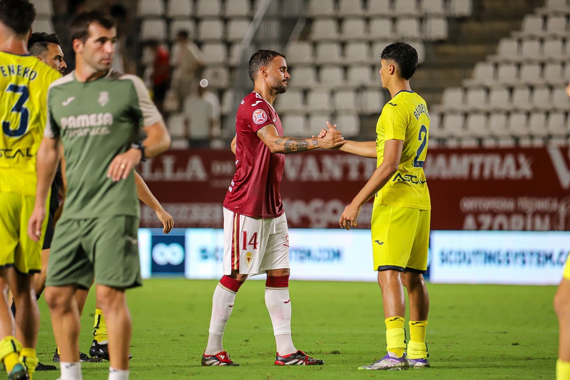 El Real Murcia consigue el empate en el último minuto, en imágenes