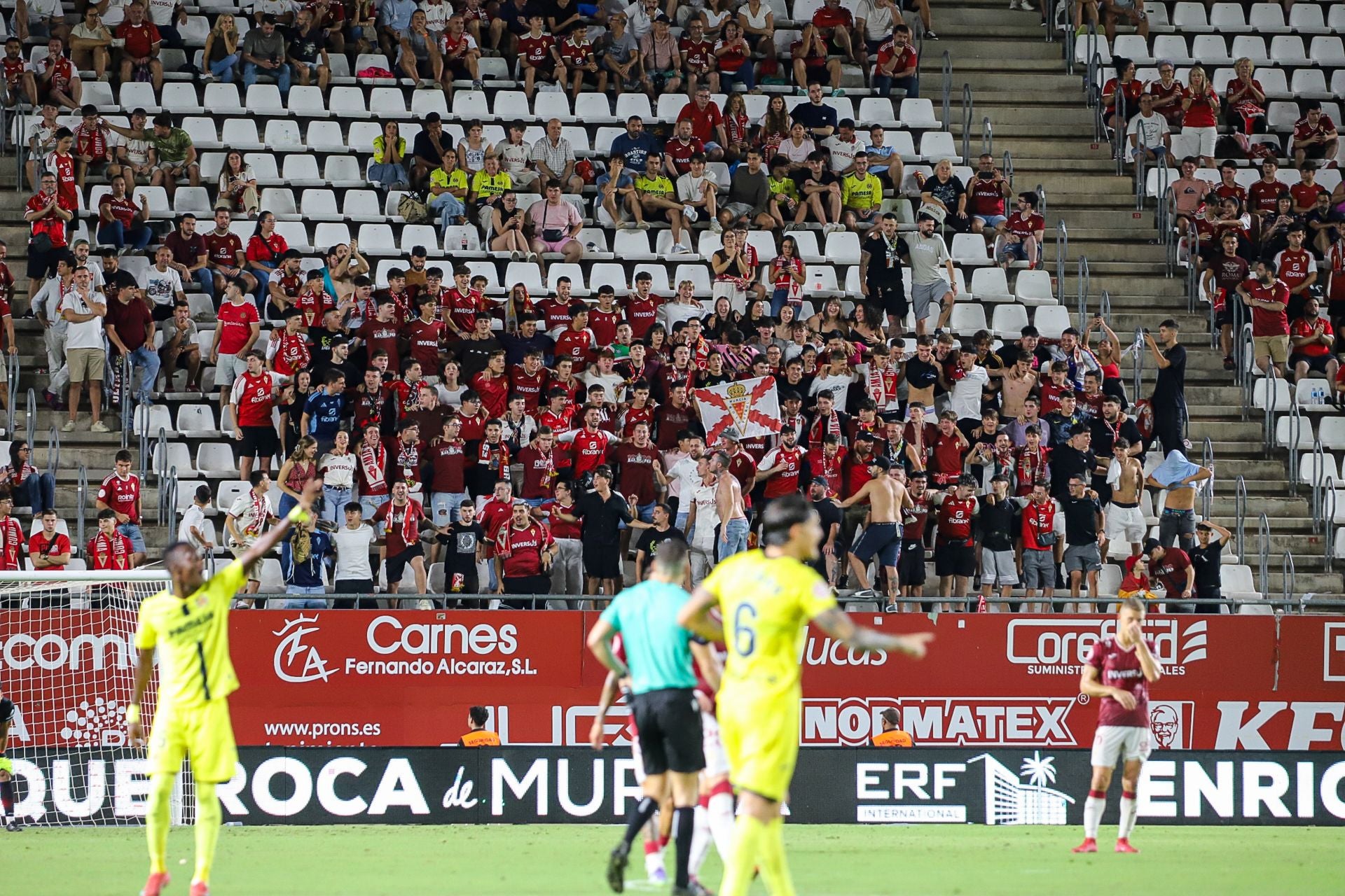 El Real Murcia consigue el empate en el último minuto, en imágenes