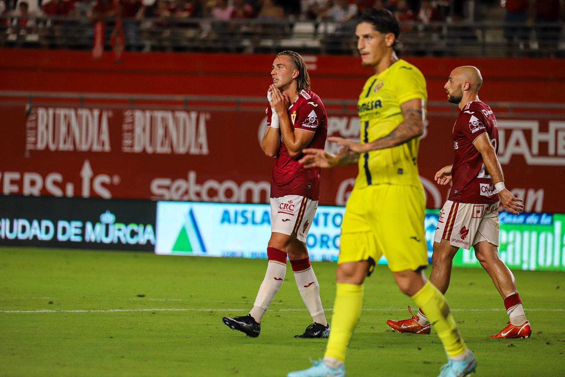 El Real Murcia consigue el empate en el último minuto, en imágenes