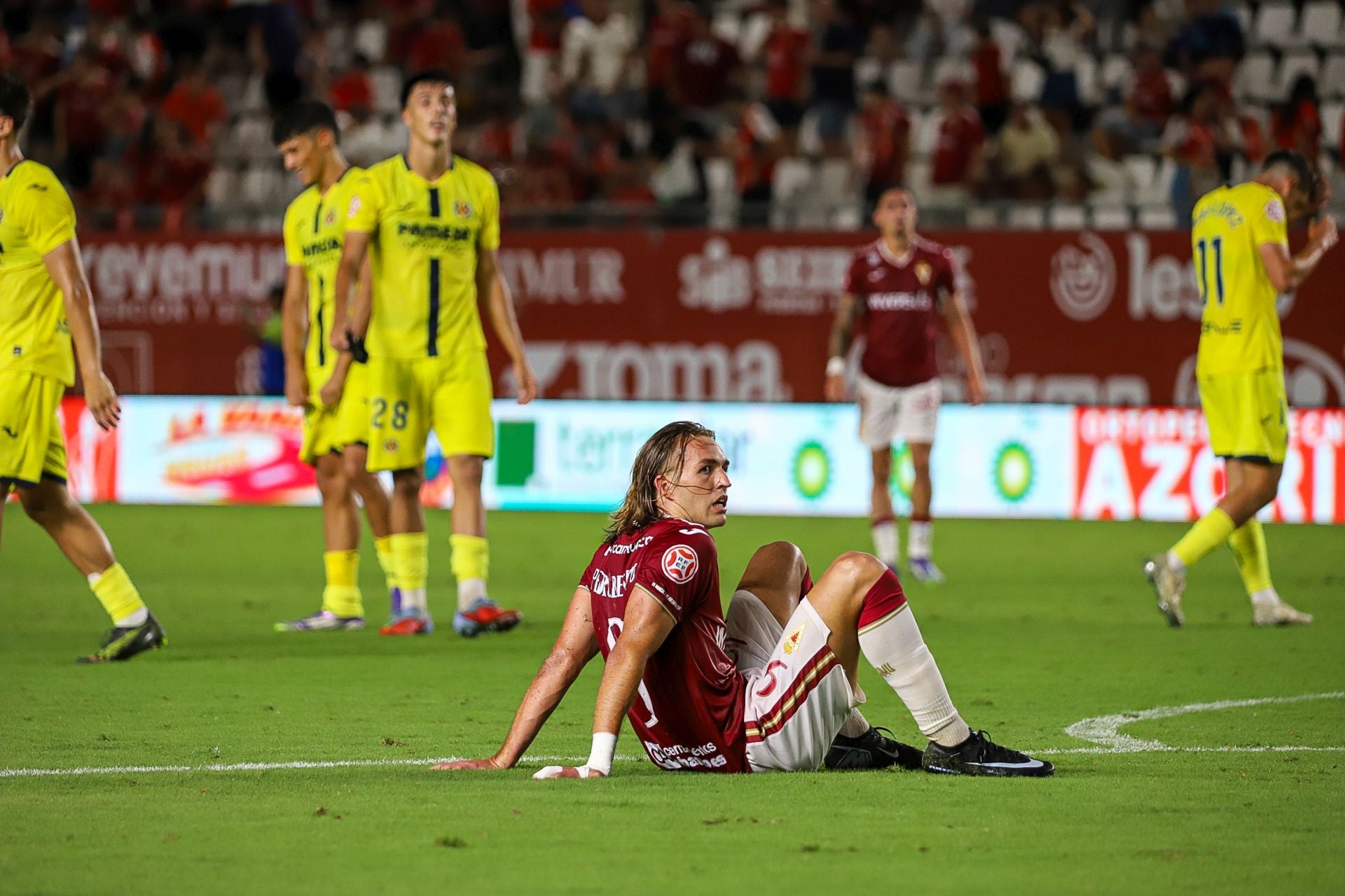 El Real Murcia consigue el empate en el último minuto, en imágenes