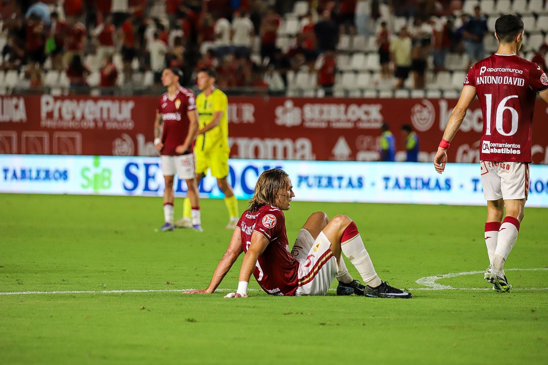 El Real Murcia consigue el empate en el último minuto, en imágenes