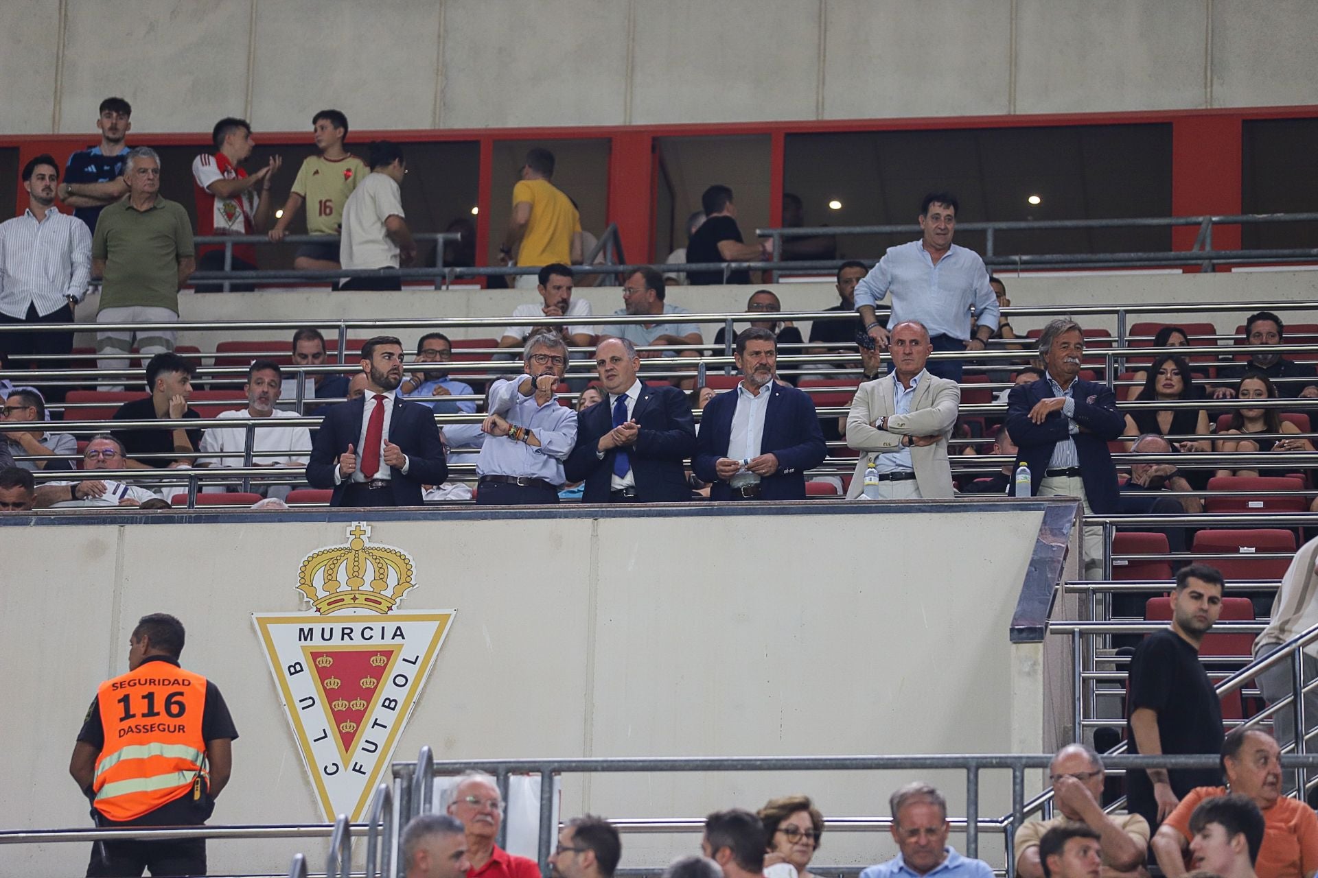 El Real Murcia consigue el empate en el último minuto, en imágenes