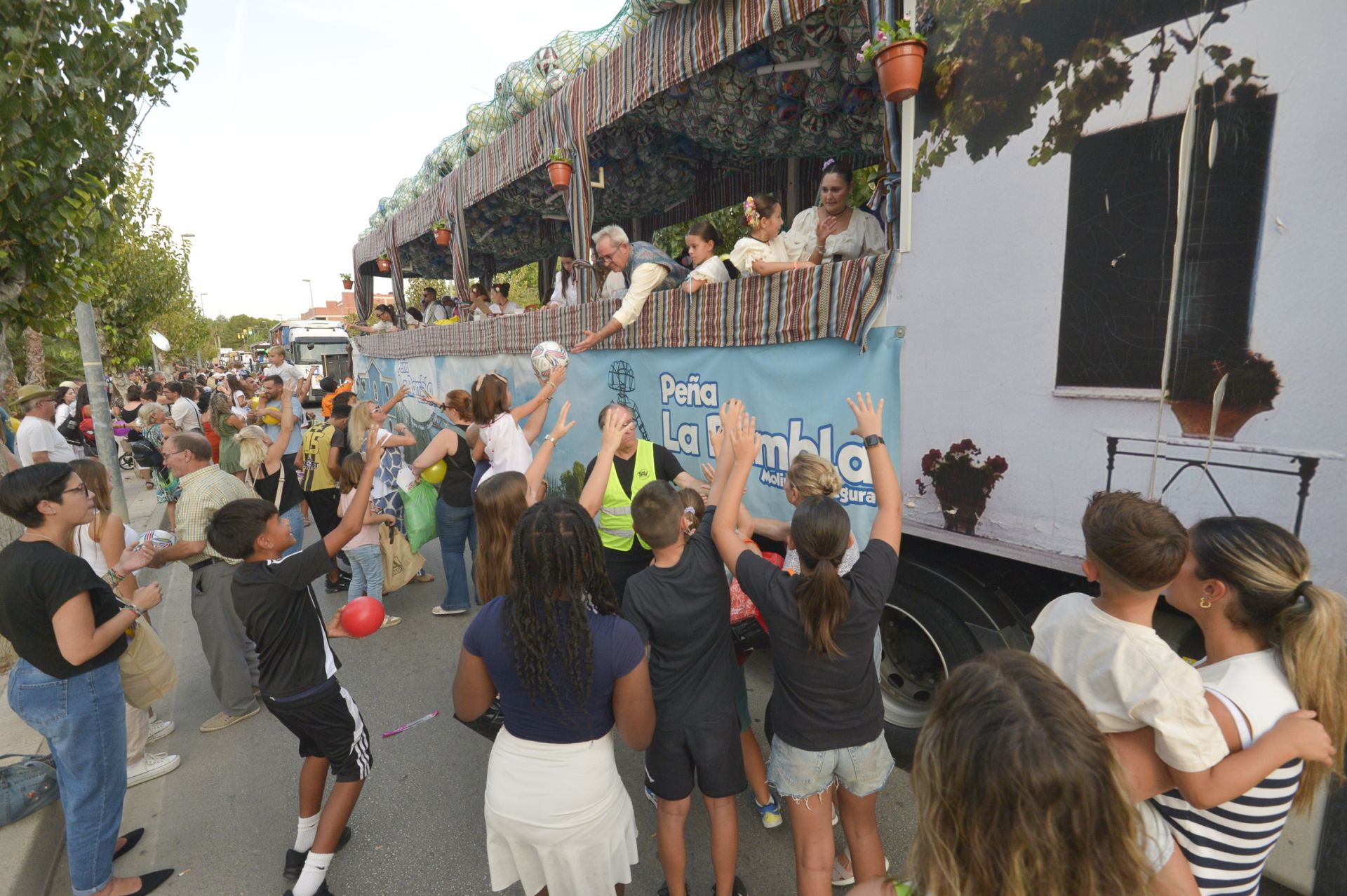 En imágenes, desfile de las carrozas de Molina de Segura