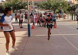 Lanzamiento, carrera saltada, peso… comienza en el colegio Sagrado Corazón el programa 'Atletismo en la calle' de los JDG