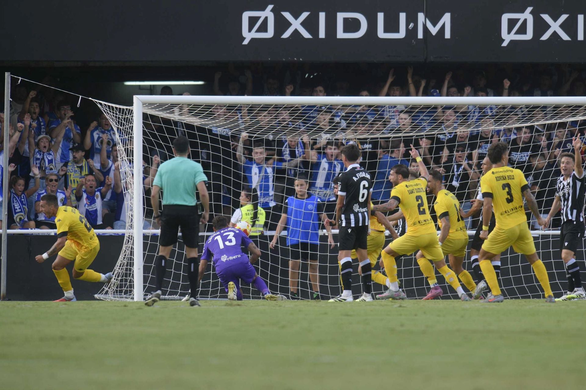 Pablo de Blasis regala la victoria al FC Cartagena en el último minuto, en imágenes