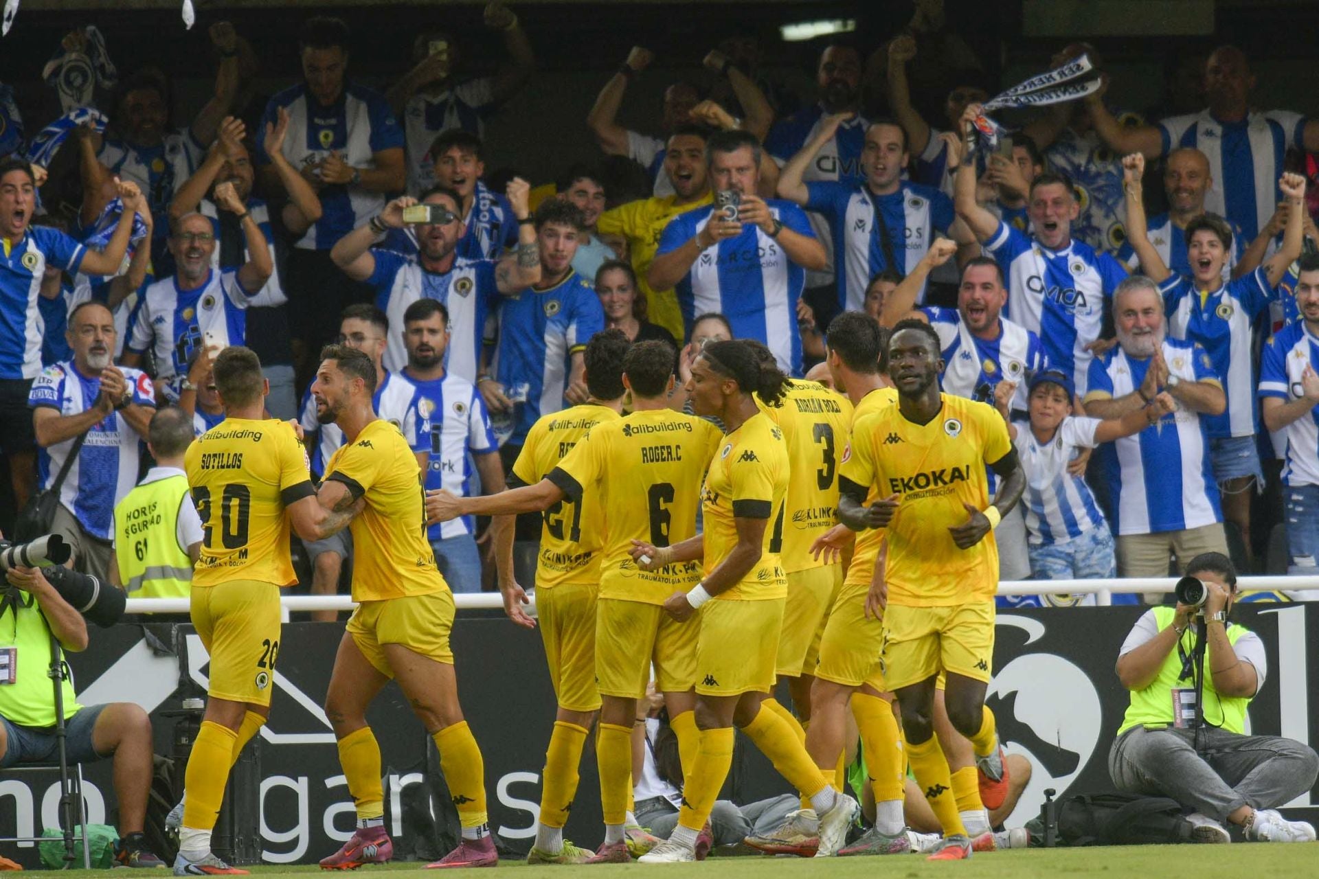 Pablo de Blasis regala la victoria al FC Cartagena en el último minuto, en imágenes