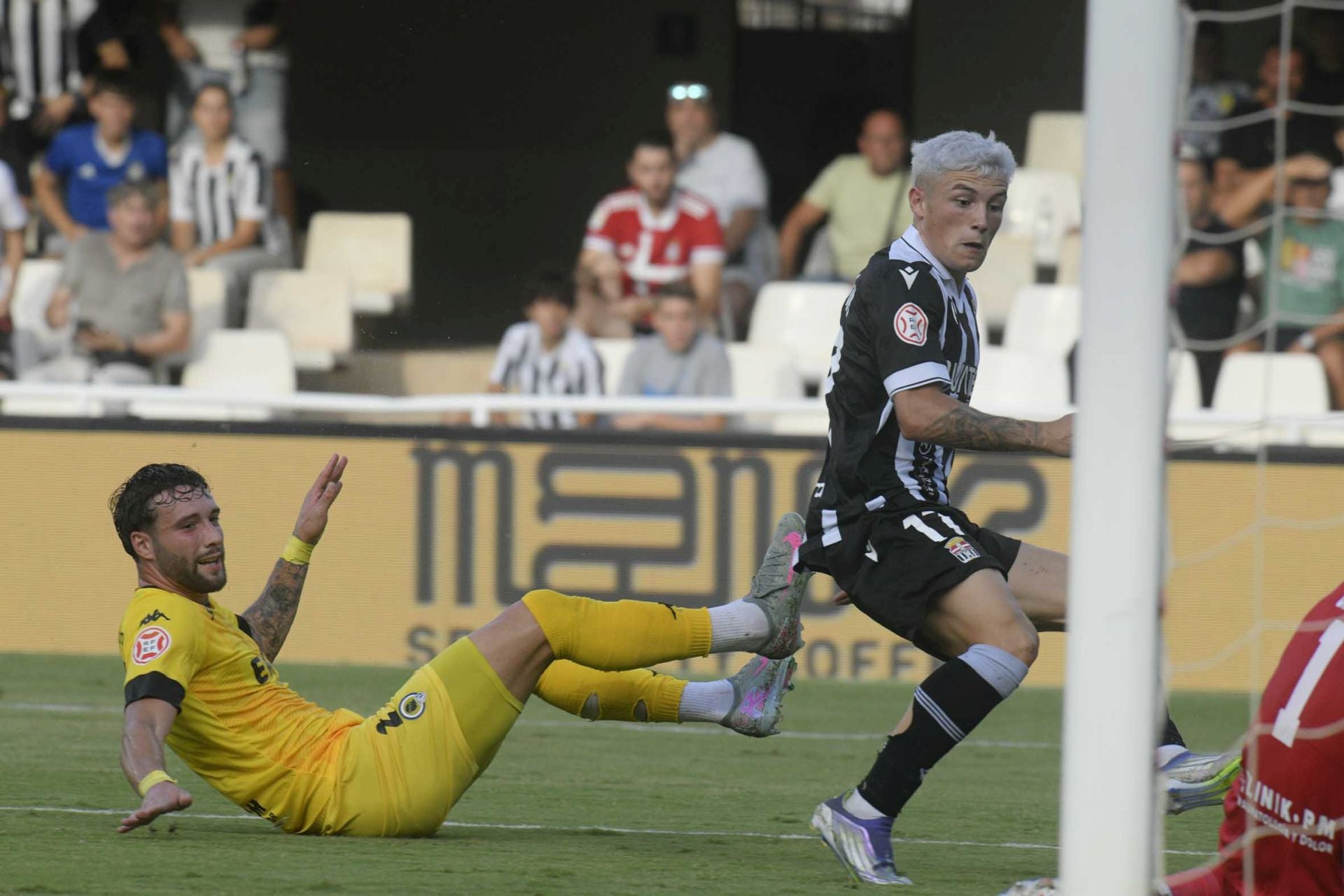 Pablo de Blasis regala la victoria al FC Cartagena en el último minuto, en imágenes