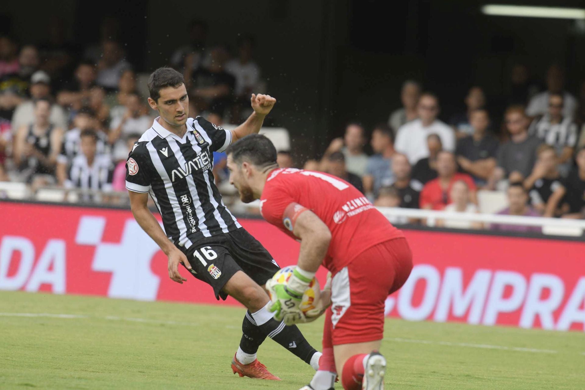 Pablo de Blasis regala la victoria al FC Cartagena en el último minuto, en imágenes