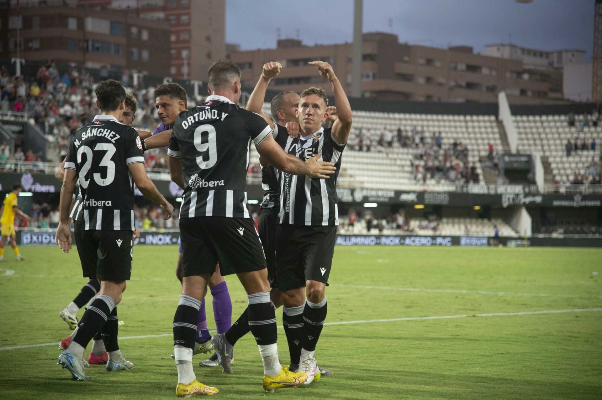 Pablo de Blasis regala la victoria al FC Cartagena en el último minuto, en imágenes