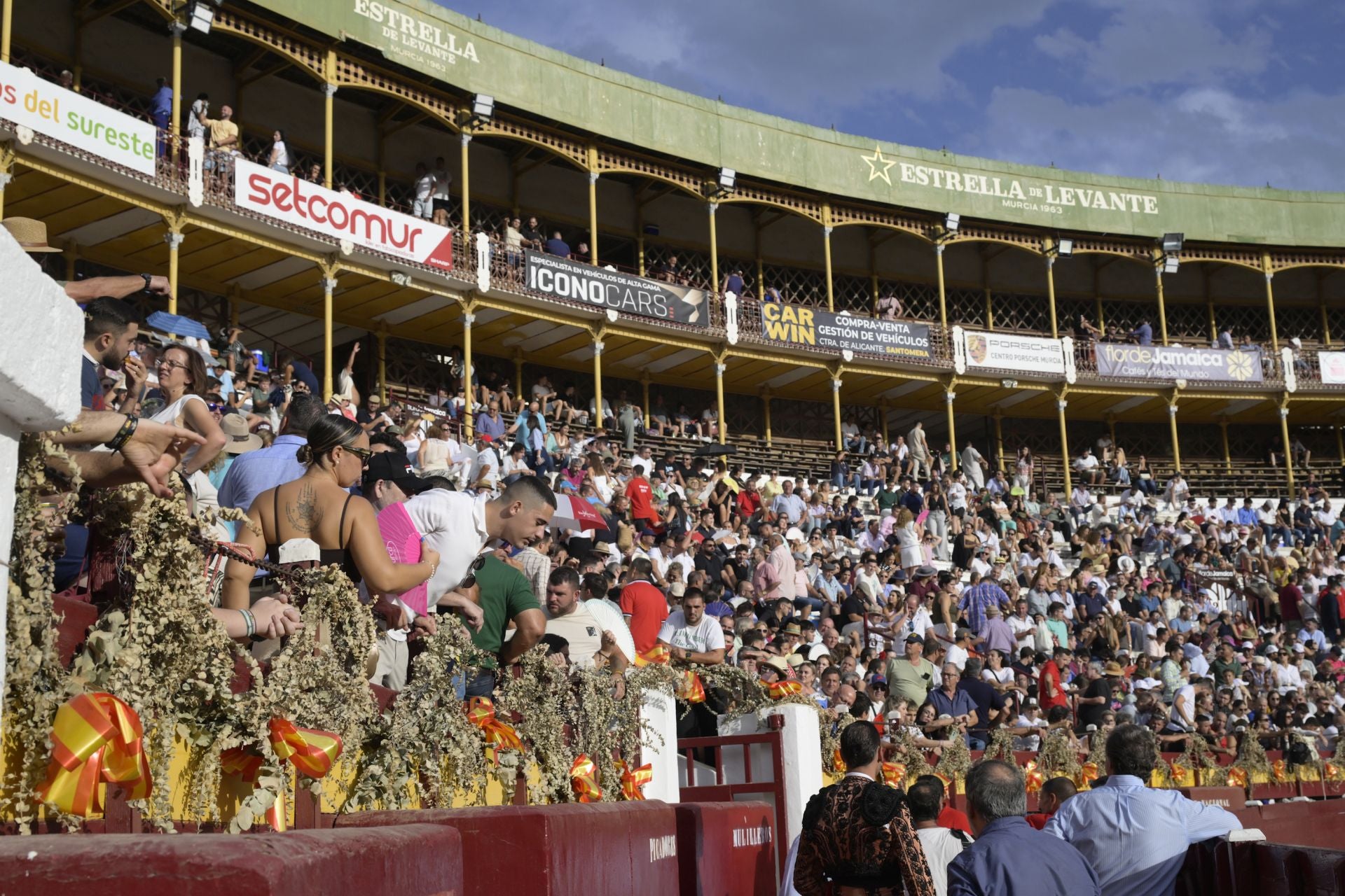 Ambiente de la corrida de rejones, en imágenes