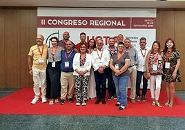 Antonio Martínez (centro y con camisa blanca), junto a los integrantes de su ejecutiva.