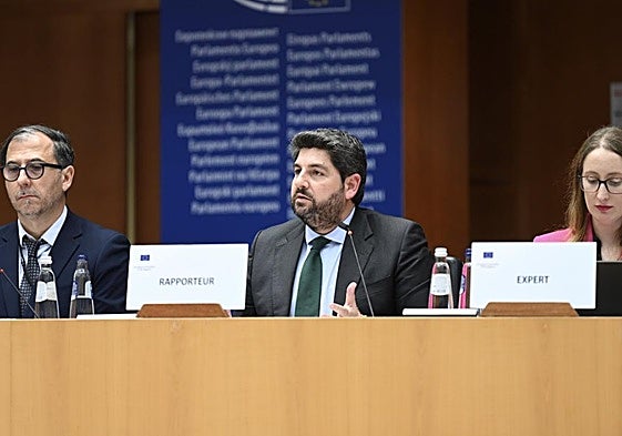 El presidente López Miras, durante una ponencia sobre defensa en el Comité de las Regiones este año.