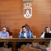 Tomás Rubio, en el centro, este lunes en el Pleno de Cieza.