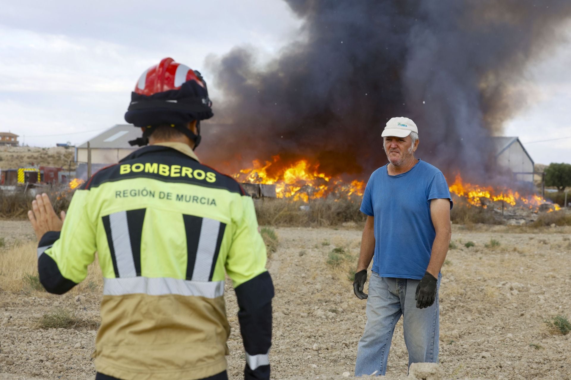 El incendio en una planta de reciclaje de Fortuna, en imágenes