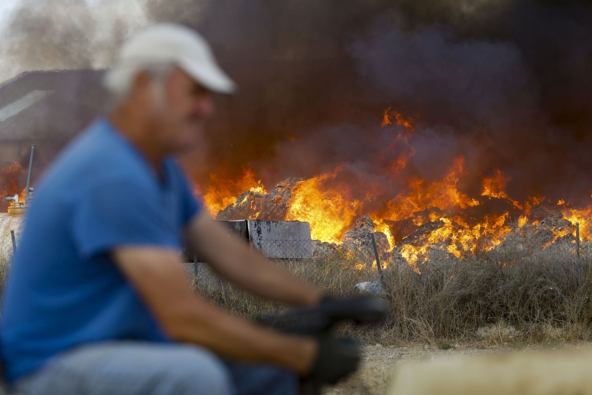 El incendio en una planta de reciclaje de Fortuna, en imágenes