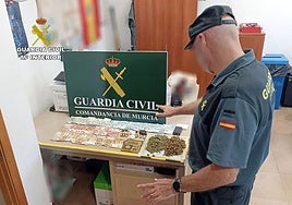 El material requisado por la Guardia Civil.
