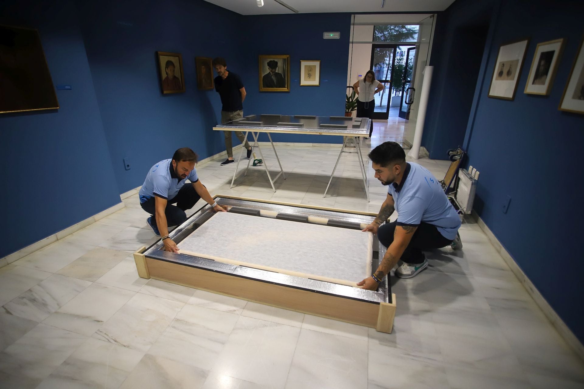 &#039;La maja vestida&#039; de Gaya, preparada para viajar a Bruselas, en imágenes