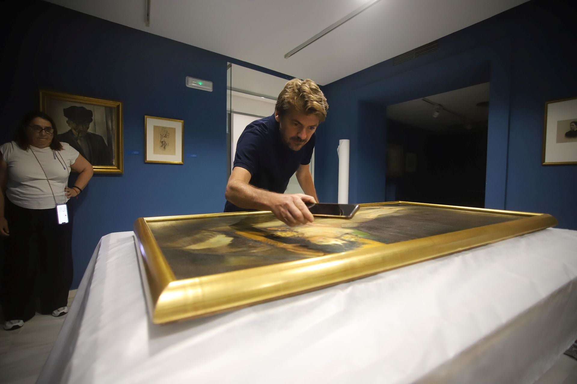 &#039;La maja vestida&#039; de Gaya, preparada para viajar a Bruselas, en imágenes