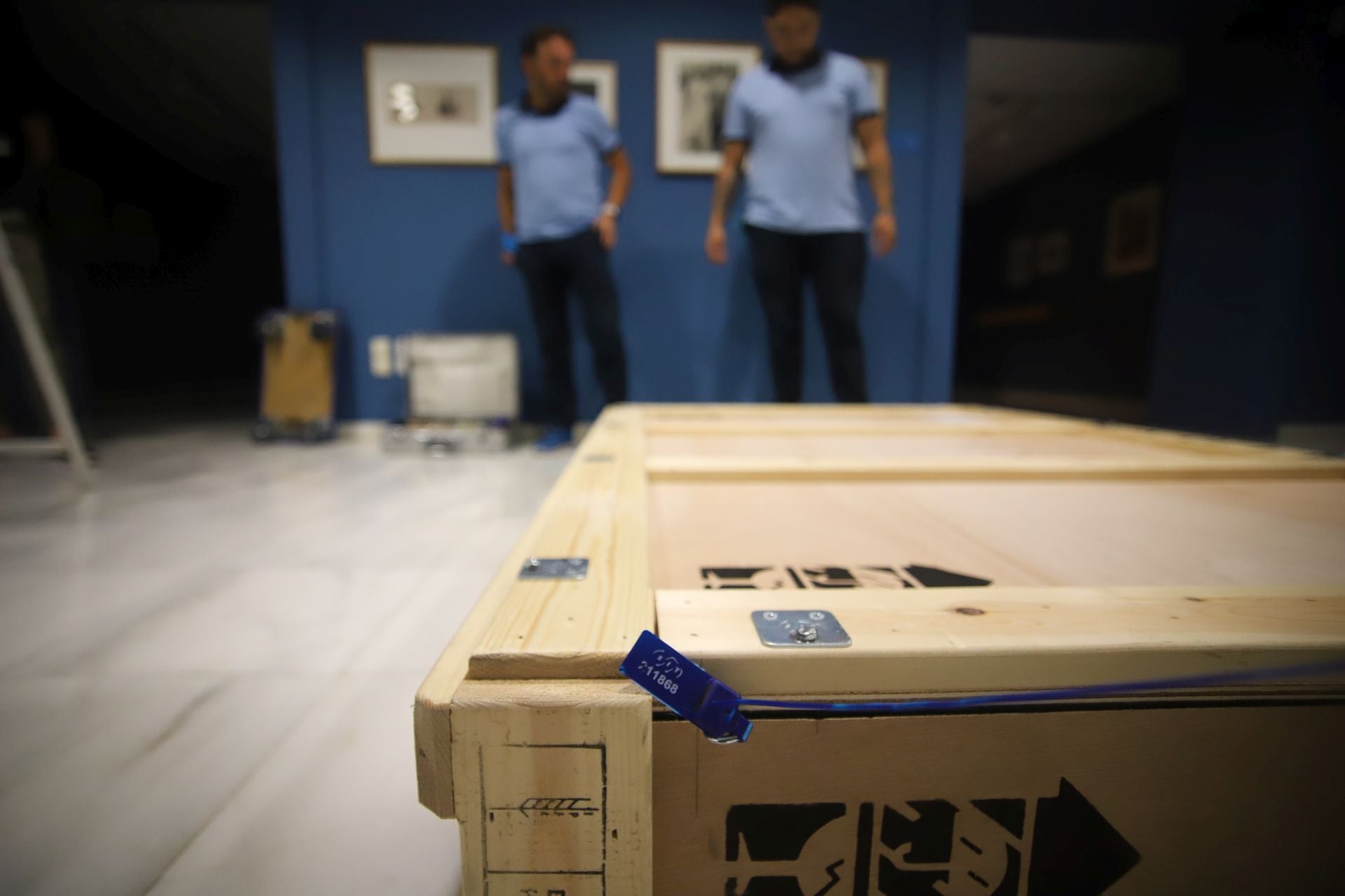 &#039;La maja vestida&#039; de Gaya, preparada para viajar a Bruselas, en imágenes