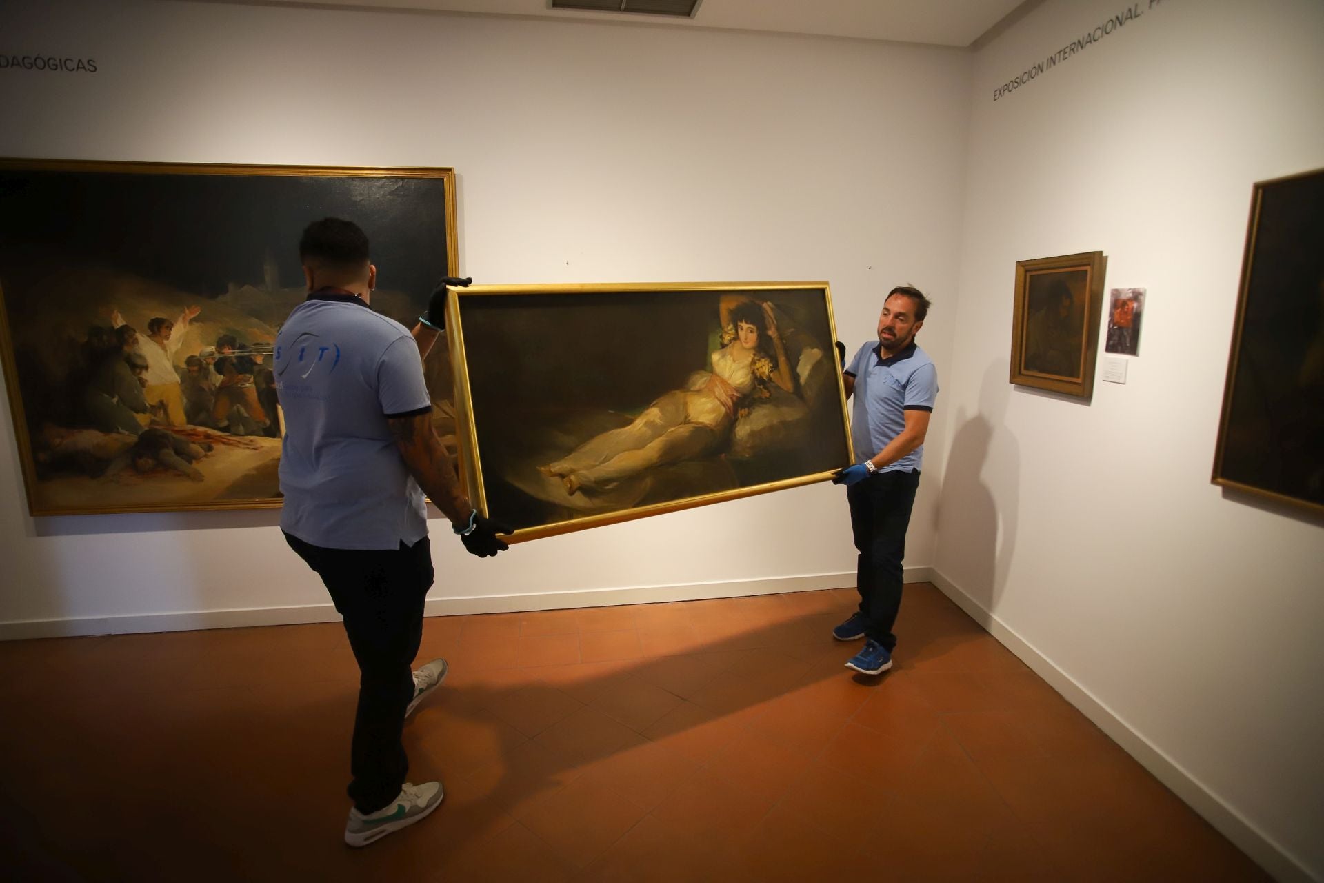 &#039;La maja vestida&#039; de Gaya, preparada para viajar a Bruselas, en imágenes