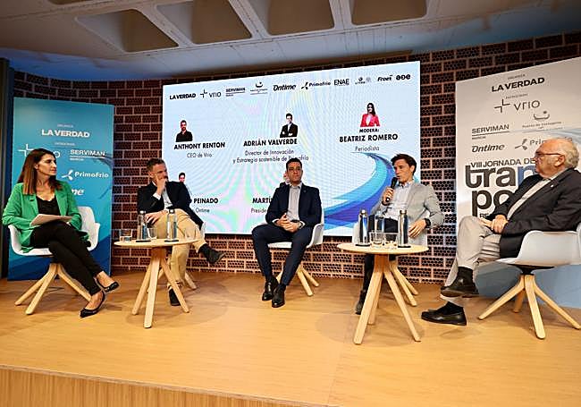 La periodista Beatriz Romero, Anthony Renton, Adrián Valverde, Sergio Peinado y Martín García.