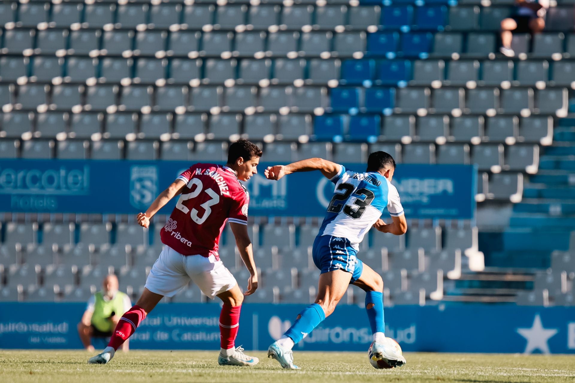 El Cartagena consigue el coliderato con varios sustos, en imágenes