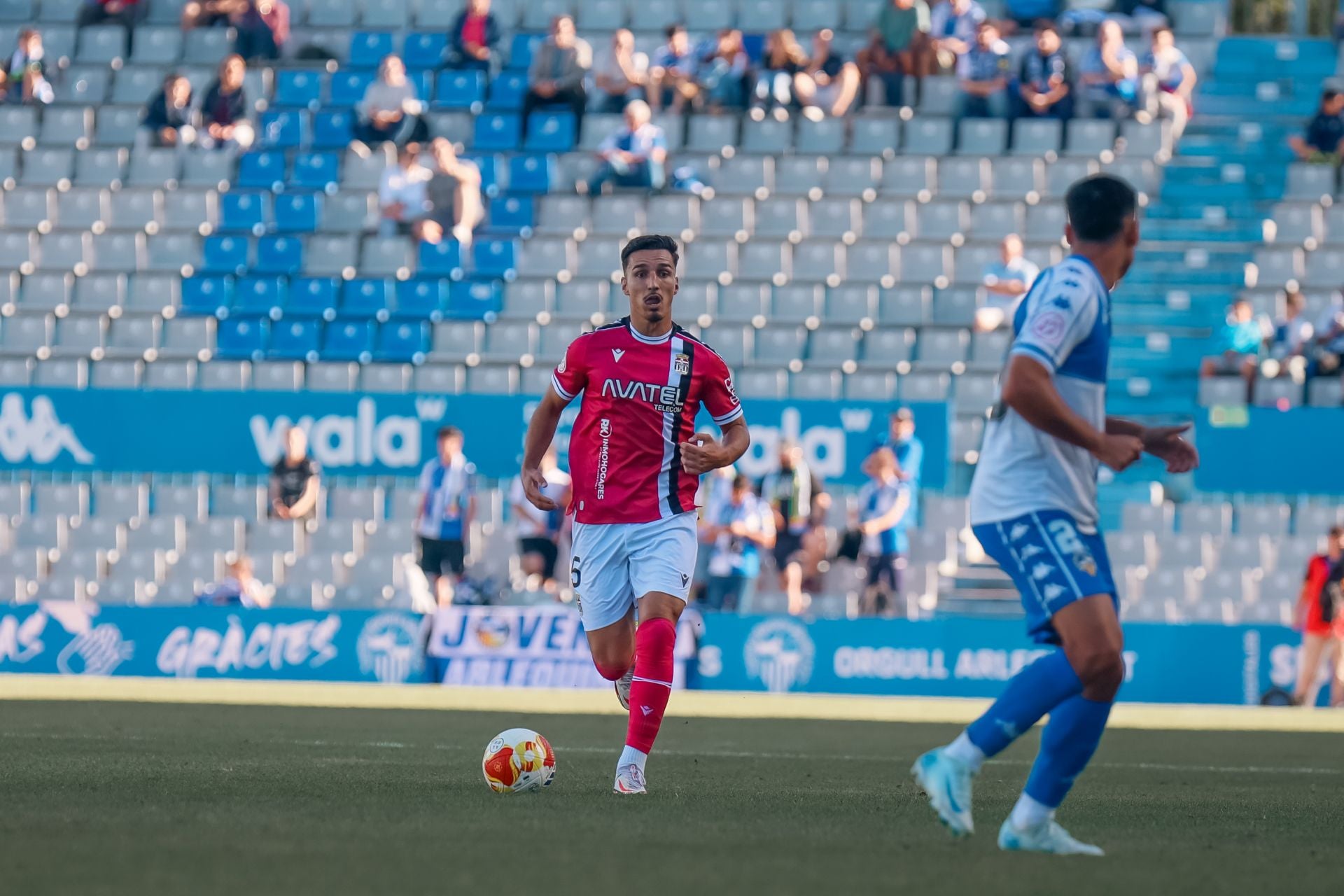 El Cartagena consigue el coliderato con varios sustos, en imágenes