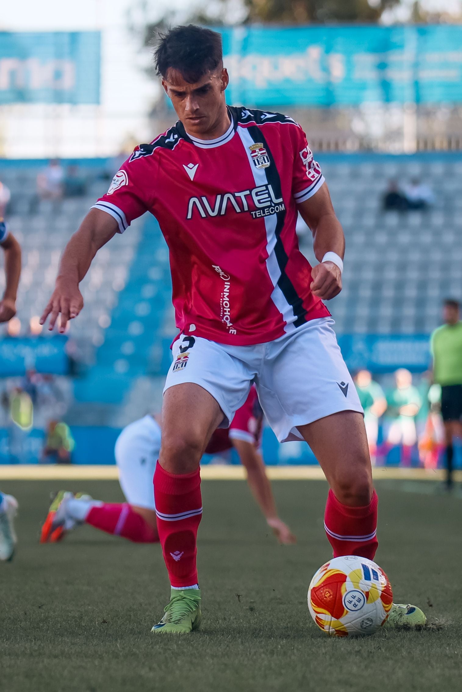 El Cartagena consigue el coliderato con varios sustos, en imágenes