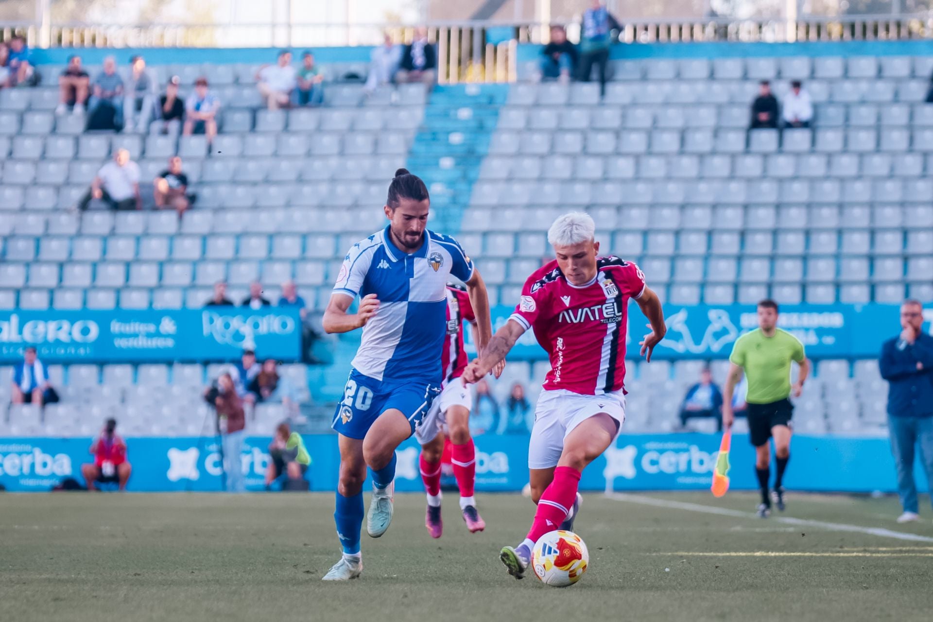 El Cartagena consigue el coliderato con varios sustos, en imágenes