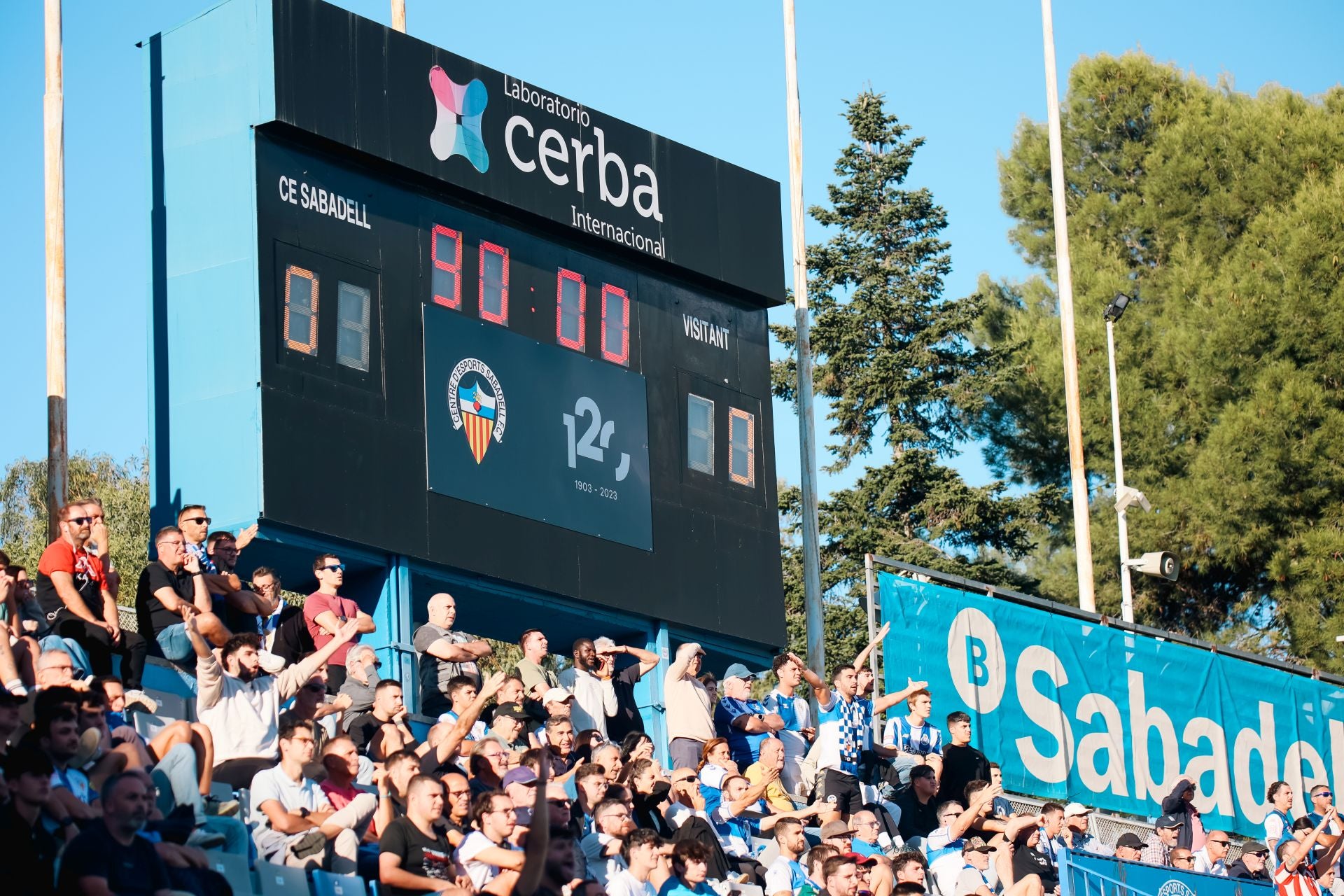 El Cartagena consigue el coliderato con varios sustos, en imágenes