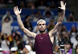 Alcaraz, este jueves, celebrando su triunfo.