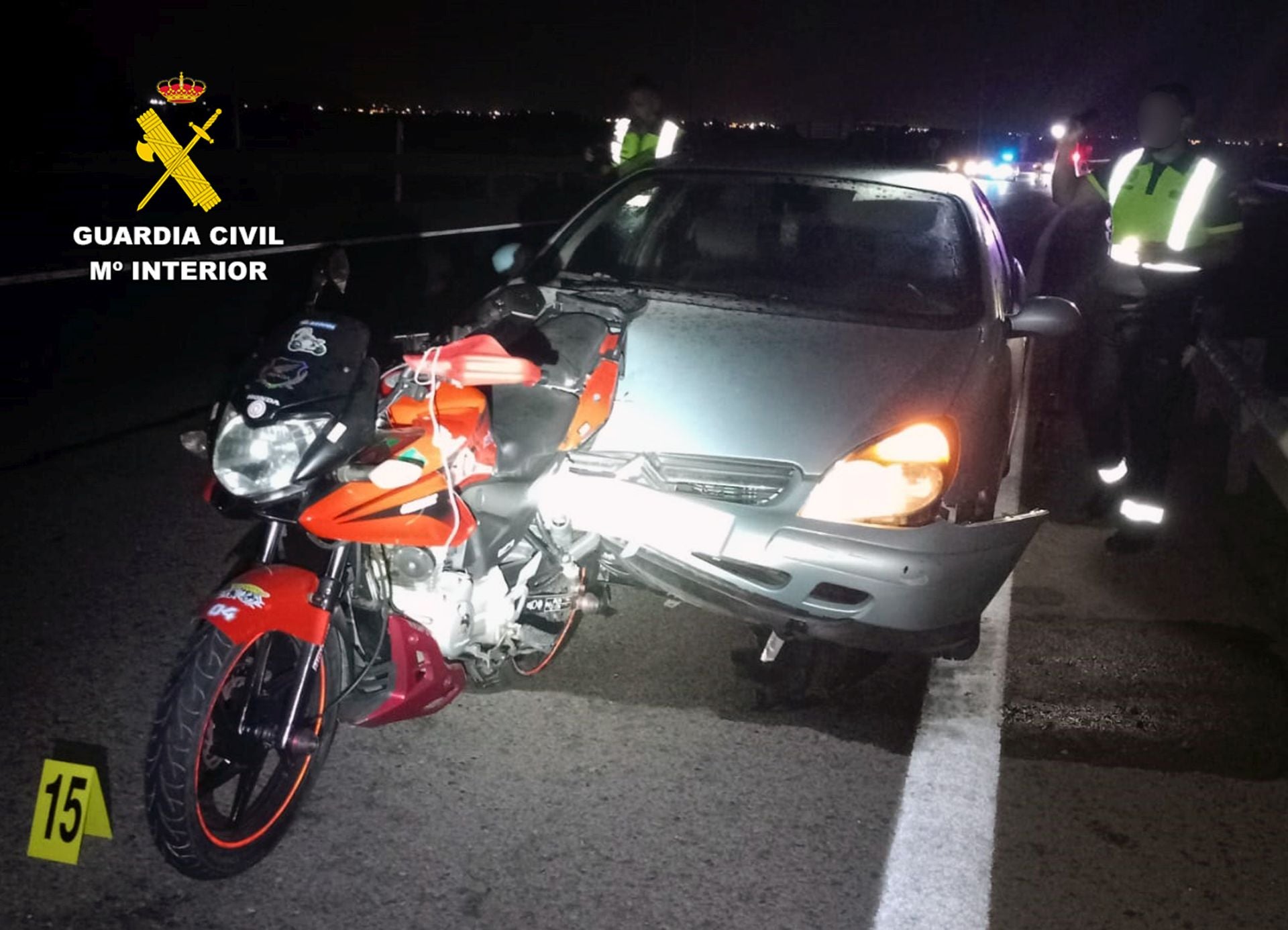 El coche y la moto accidentados