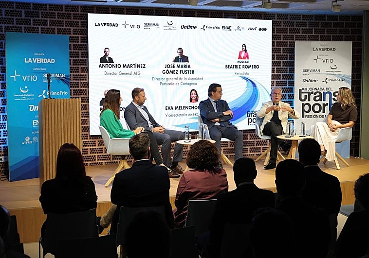 Antonio Martínez, José María Gómez, Pedro Conejero y Eva Melenchón participaron en la primera mesa redonda de la jornada, celebrada en las instalaciones de Vrio, en Molina de Segura, ayer.