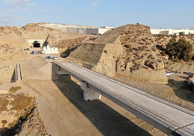 Trabajos en el tramo Níjar-Río Andarax.
