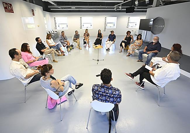 Encuentro grupal en el Centro Párraga, donde se recogieron los testimonios.