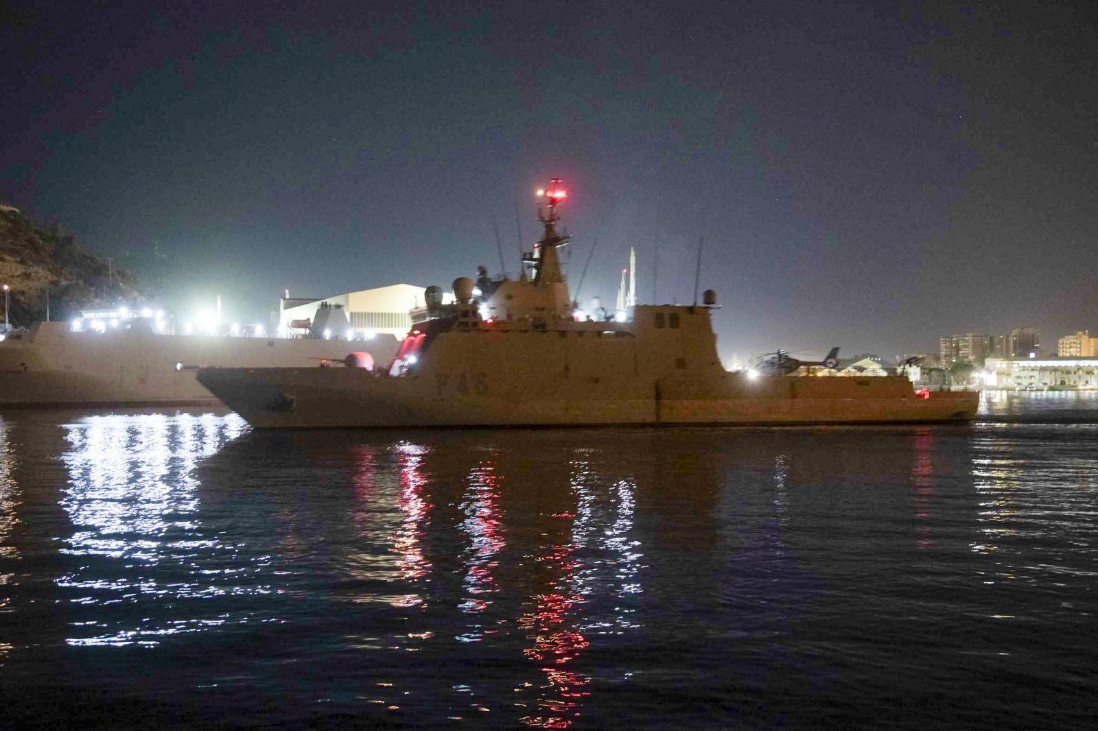 El &#039;Furor&#039; zarpa en Cartagena durante la madrugada, en imágenes