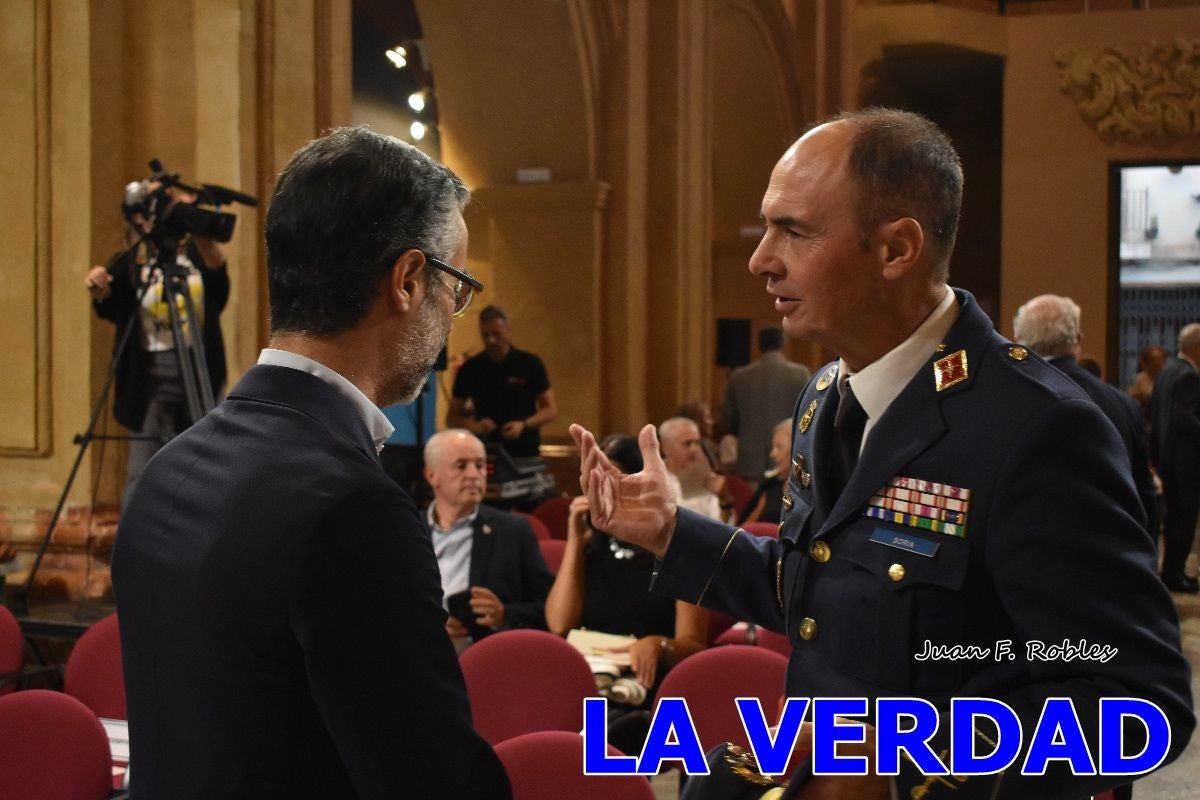 Imágenes de la entrega del título de Hijo Predilecto de Caravaca al general Pascual Soria