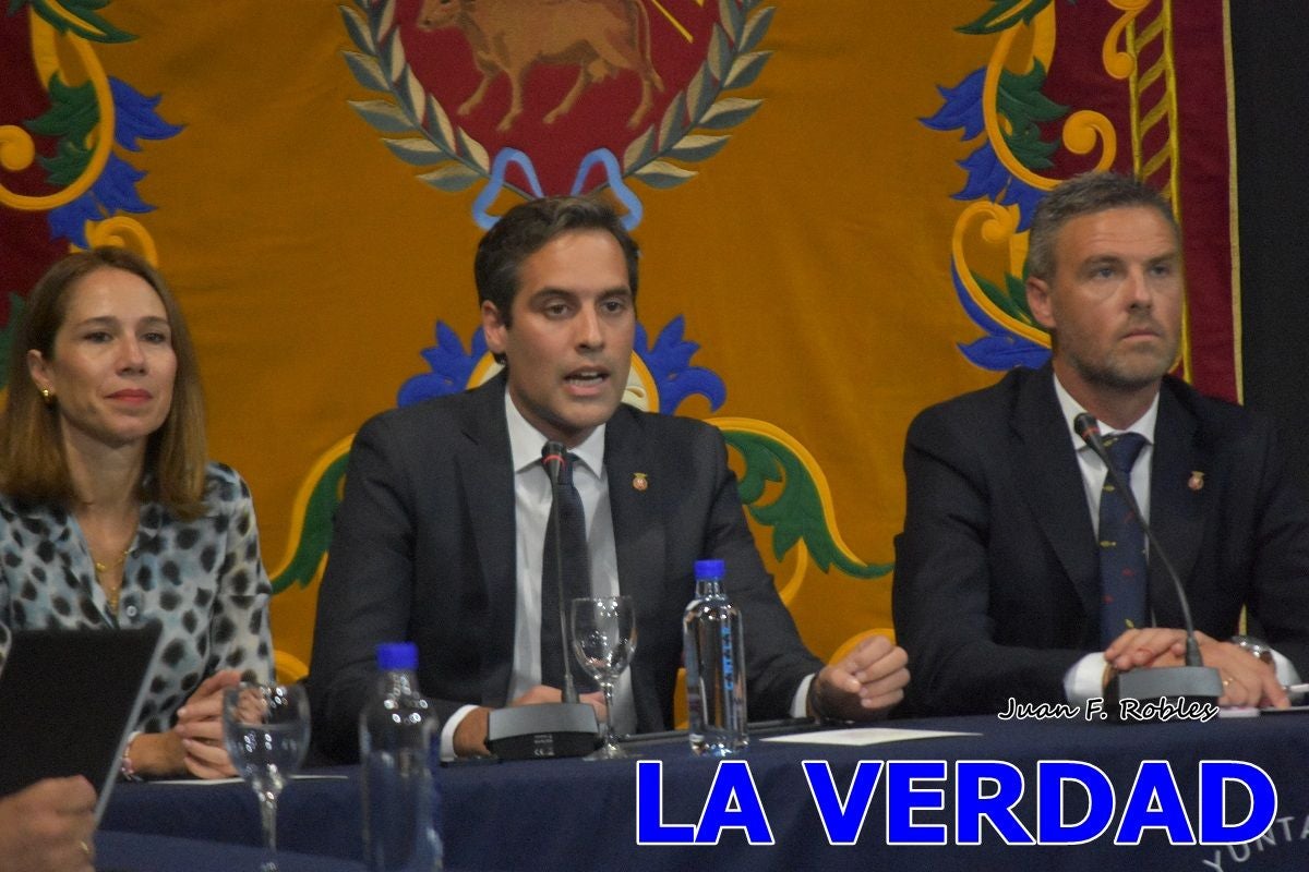 Imágenes de la entrega del título de Hijo Predilecto de Caravaca al general Pascual Soria